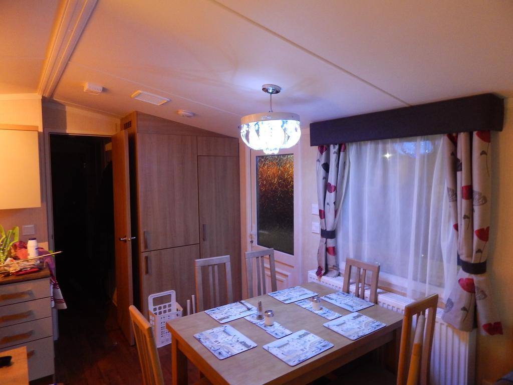 Presthaven Sands Holiday Park 3 And 2 Bed Caravans Prestatyn Ruang foto